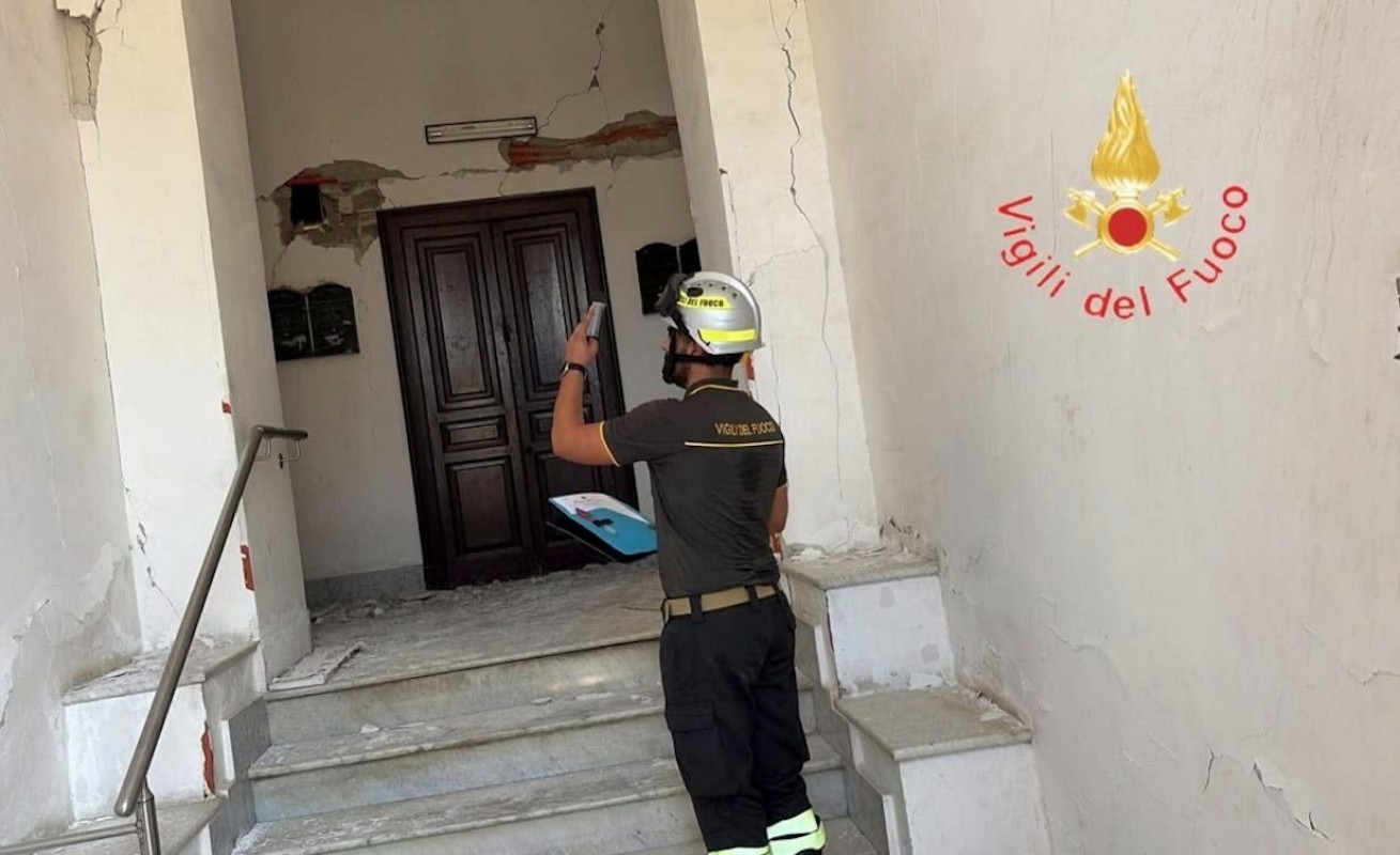 Campi Flegrei, nuovi sgomberi: 89 edifici a rischio e 525 famiglie in attesa di soluzioni