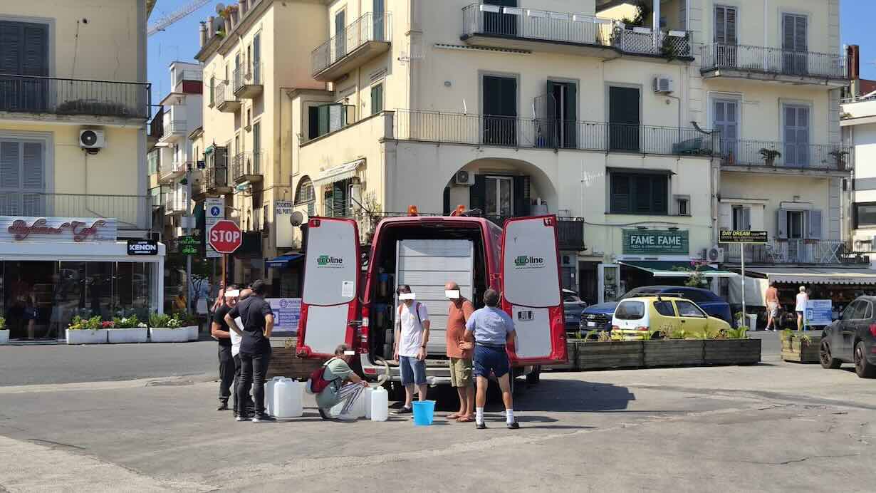 Campi Flegrei, Caritas in azione: sostegno concreto per le famiglie in difficoltà