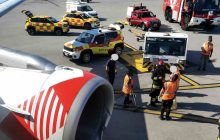 Incidente in aeroporto: urto tra trattorino e aereo a Capodichino ferma il volo per Palermo, passeggeri illesi ma in attesa di riprotezione.x