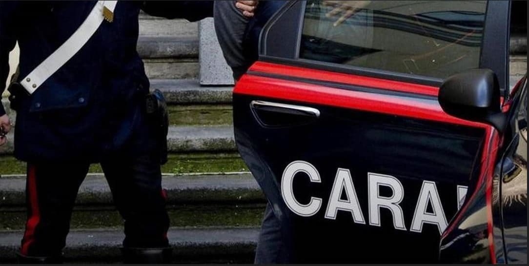 Pusher arrestato in flagranza: spaccio a pochi passi dai carabinieri nella quiete di casa