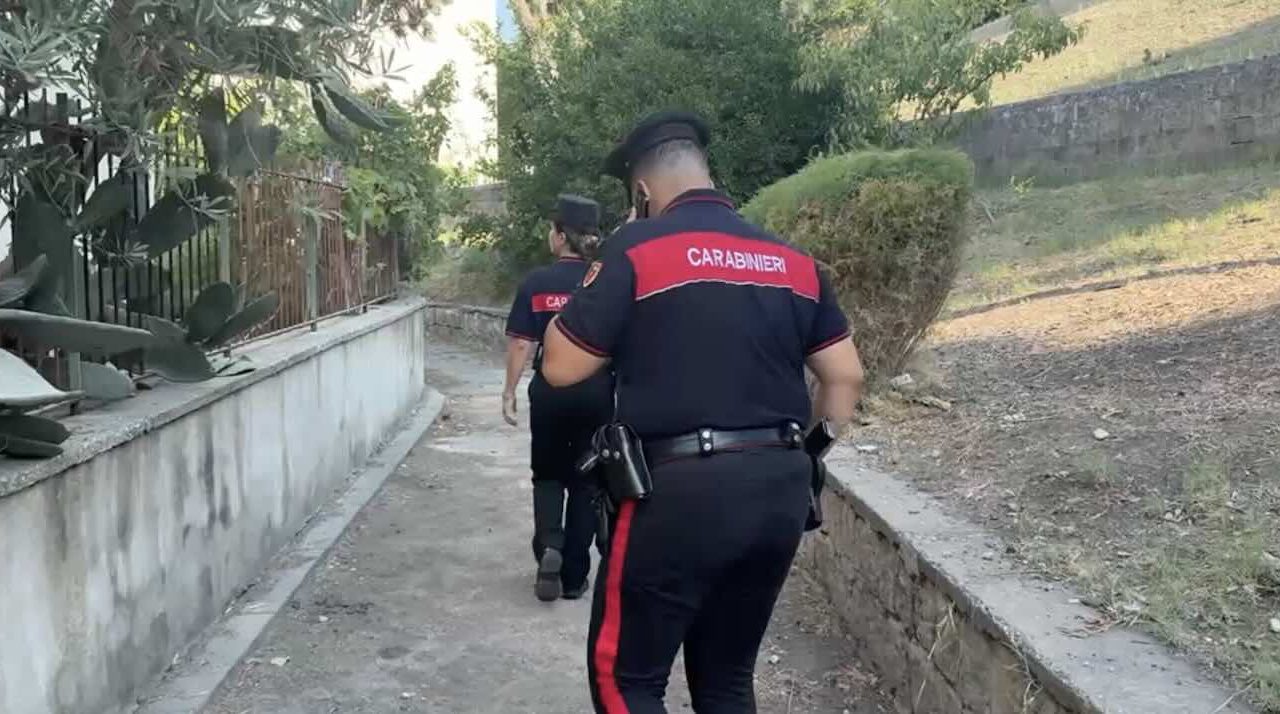 Controlli anti-sciacallaggio a Pozzuoli: arrestato un uomo con armi e attrezzi da scasso durante la notte dopo il terremoto