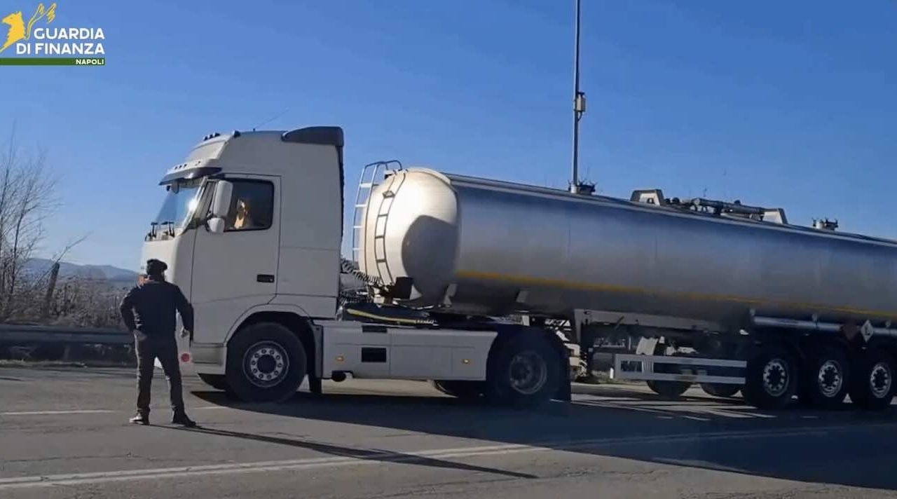Controlli intensificati sui carburanti in Campania: sequestri ed irregolarità nel mirino della Guardia di Finanza