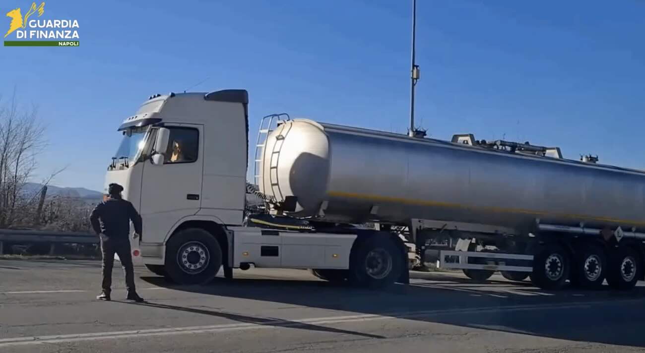Controlli intensificati sui carburanti in Campania: sequestri ed irregolarità nel mirino della Guardia di Finanza