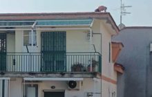 Lavori in quota a Casalnuovo: inchiesta avviata dopo la denuncia di operai senza protezioni sul tetto