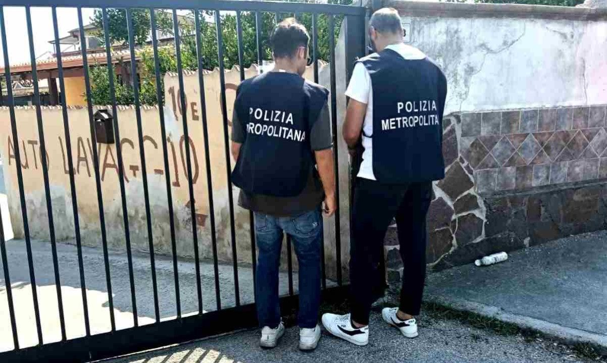 Blitz della Polizia Metropolitana contro un autolavaggio abusivo: scarichi pericolosi nel sistema fognario di Castel Volturno