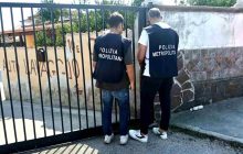 Blitz della Polizia Metropolitana contro un autolavaggio abusivo: scarichi pericolosi nel sistema fognario di Castel Volturno