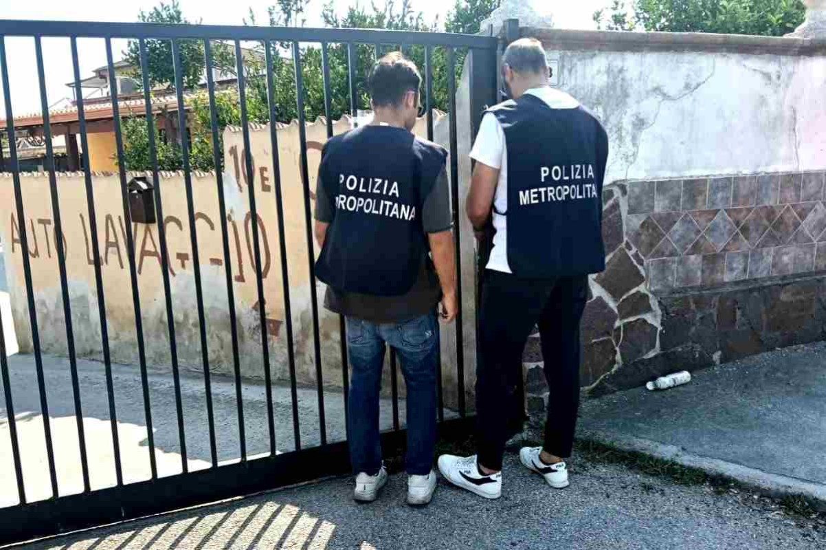 Blitz della Polizia Metropolitana contro un autolavaggio abusivo: scarichi pericolosi nel sistema fognario di Castel Volturno