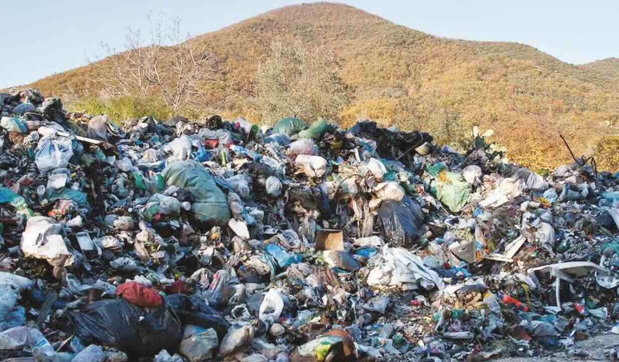 Sequestro di un terreno ad Afragola: scoperta maxi discarica abusiva e denuncia per il proprietario