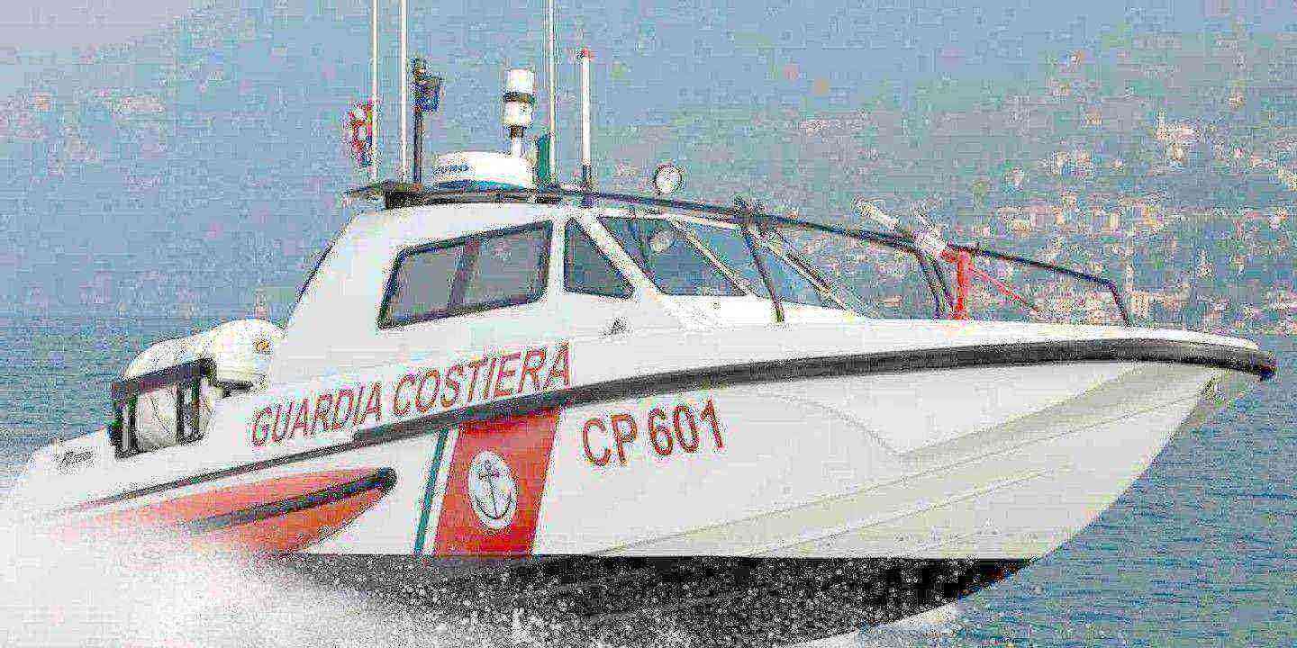 Emergenza in mare: la Guardia Costiera salva due diportisti sorpresi da un’avaria tra Forio e Ventotene