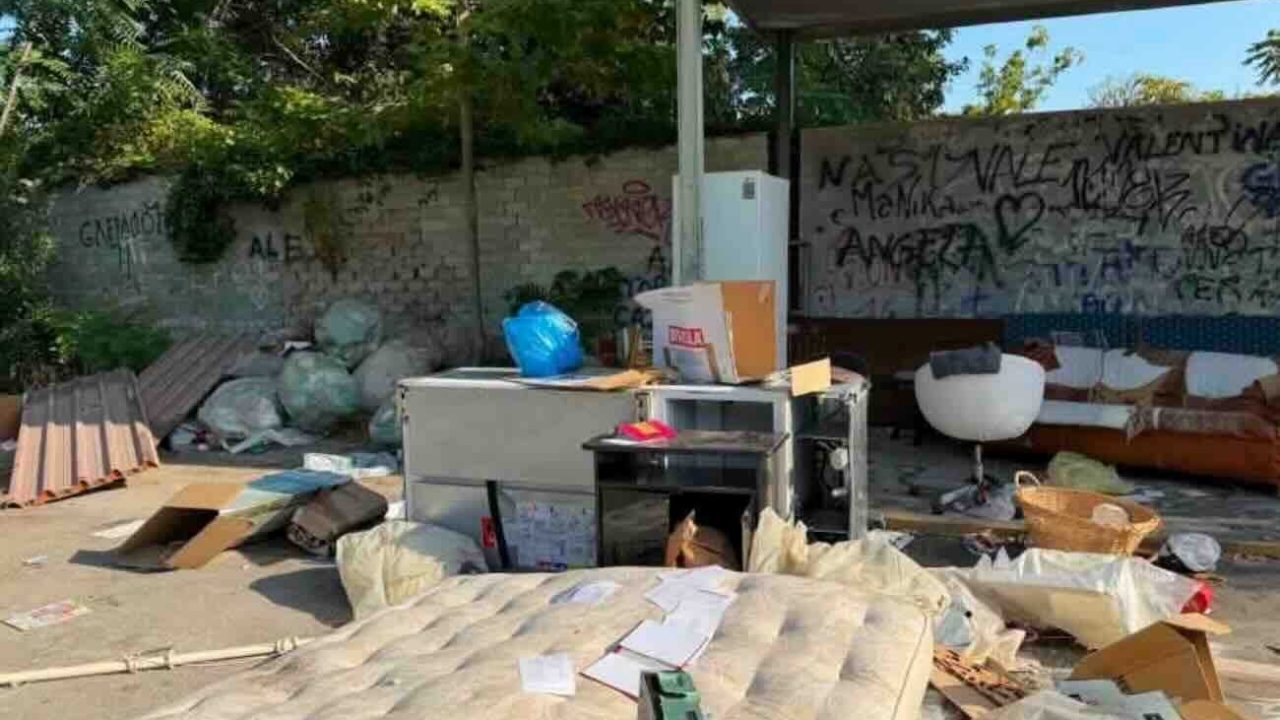 Castellammare, i rifiuti ingombranti allontanano i cittadini: discariche abusive nei punti di raccolta