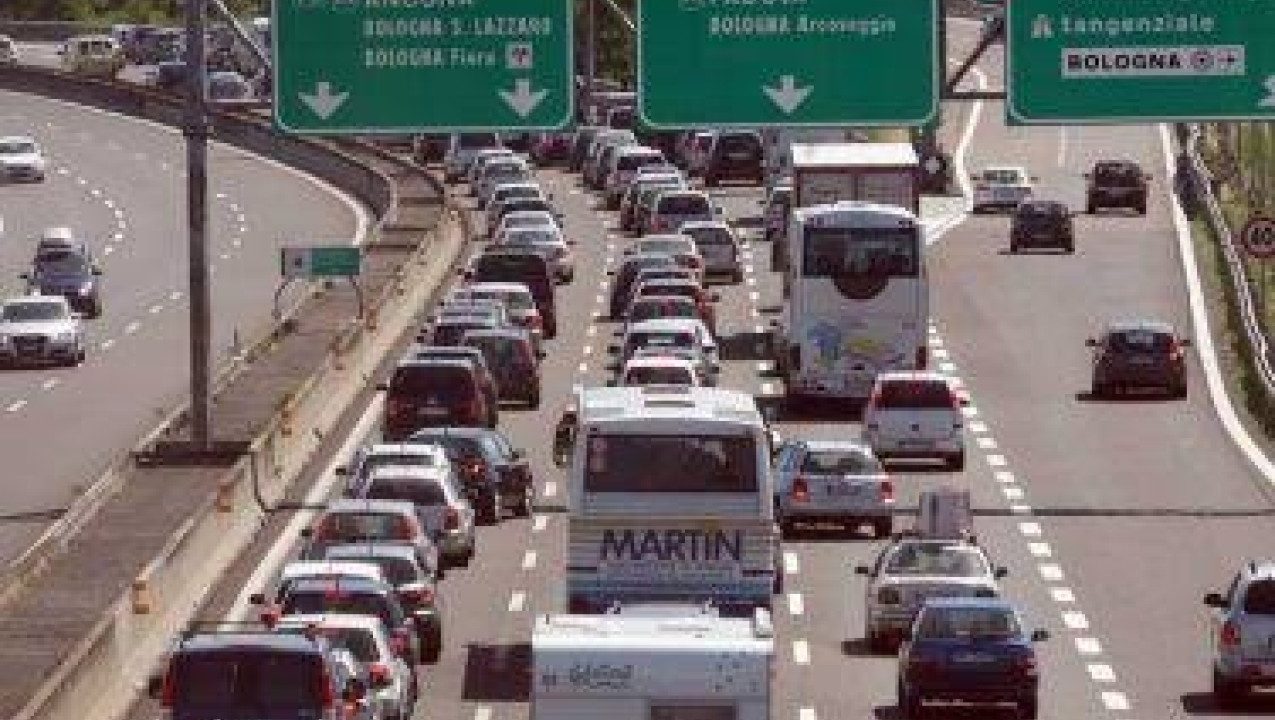 Weekend di controesodo in Italia: tornano a crescere gli spostamenti verso le città con oltre 24 milioni di veicoli in transito