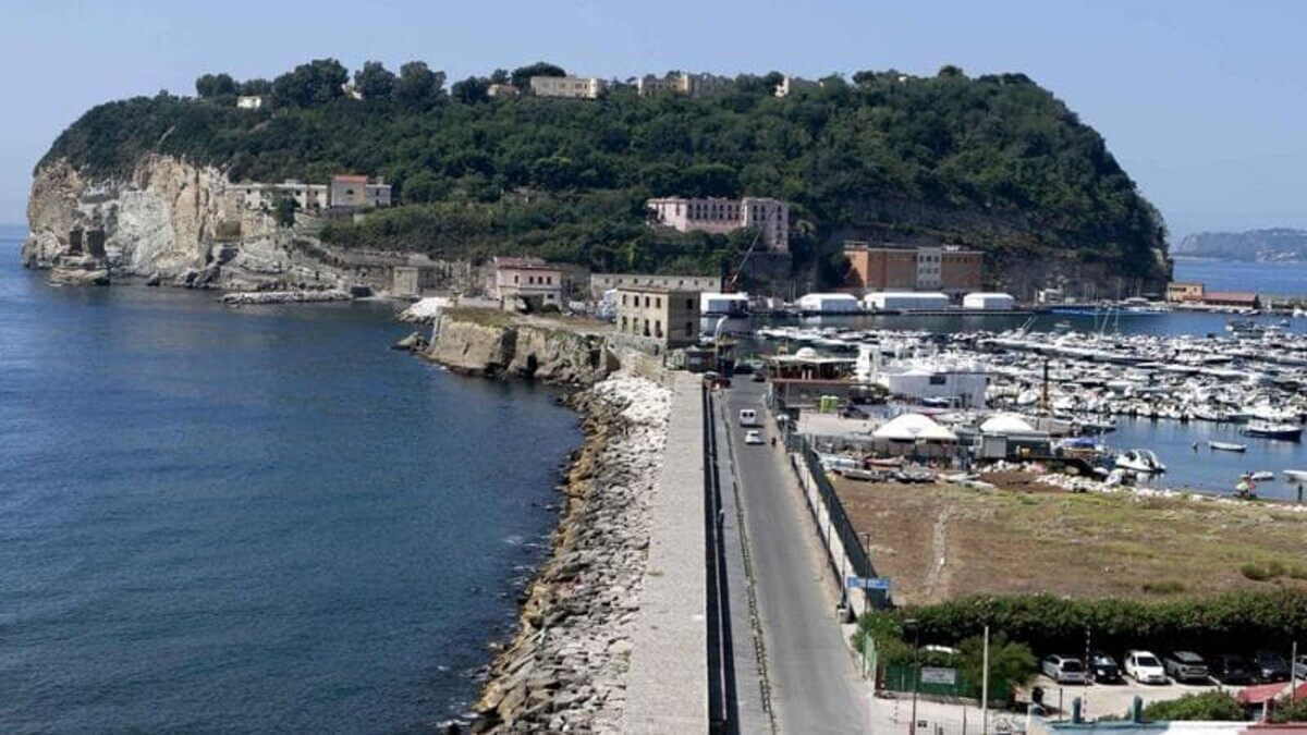 Coppa America a Nisida: la terrazza che prova a fare da ponte con la città