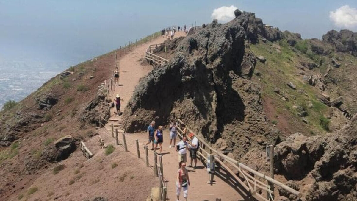 Cratere del Vesuvio, biglietti in mano ai bagarini: perché serve il ministero