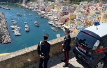 Procida, inganno in vacanza: smascherato truffatore che raggirava anziani
