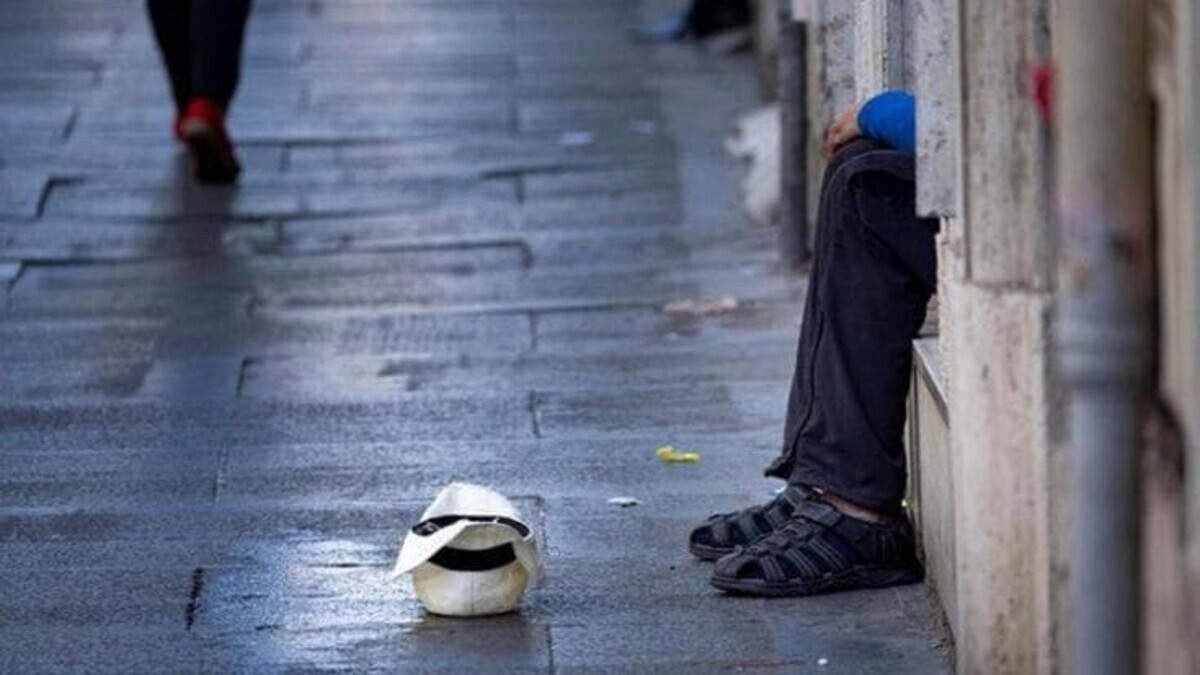 Custodi silenziosi e mura che crollano: a Napoli serve un piano che unisca memoria e sicurezza