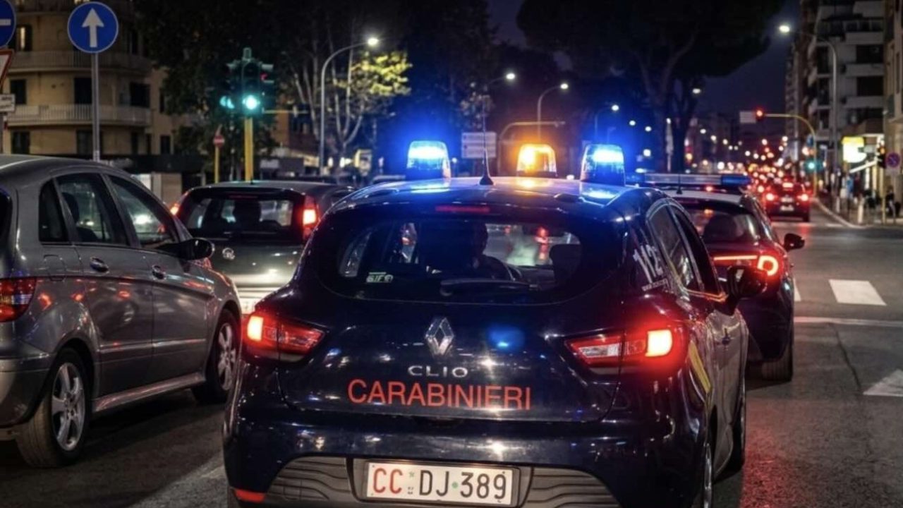 Giallo a Tor Bella Monaca: il corpo di una 71enne scoperto nell’armadio, indagini sul figlio presente in casa.x