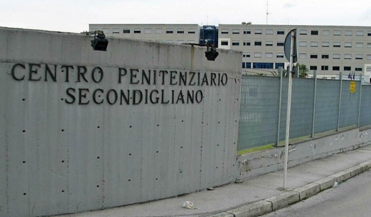 Crisi del personale penitenziario a Secondigliano: aggredito un ispettore durante un episodio di violenza in carcere