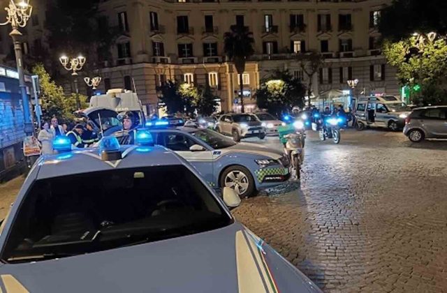 Controlli straordinari a Napoli per Ferragosto: 316 multe, 13 arresti e lotta al crimine nei luoghi di aggregazione