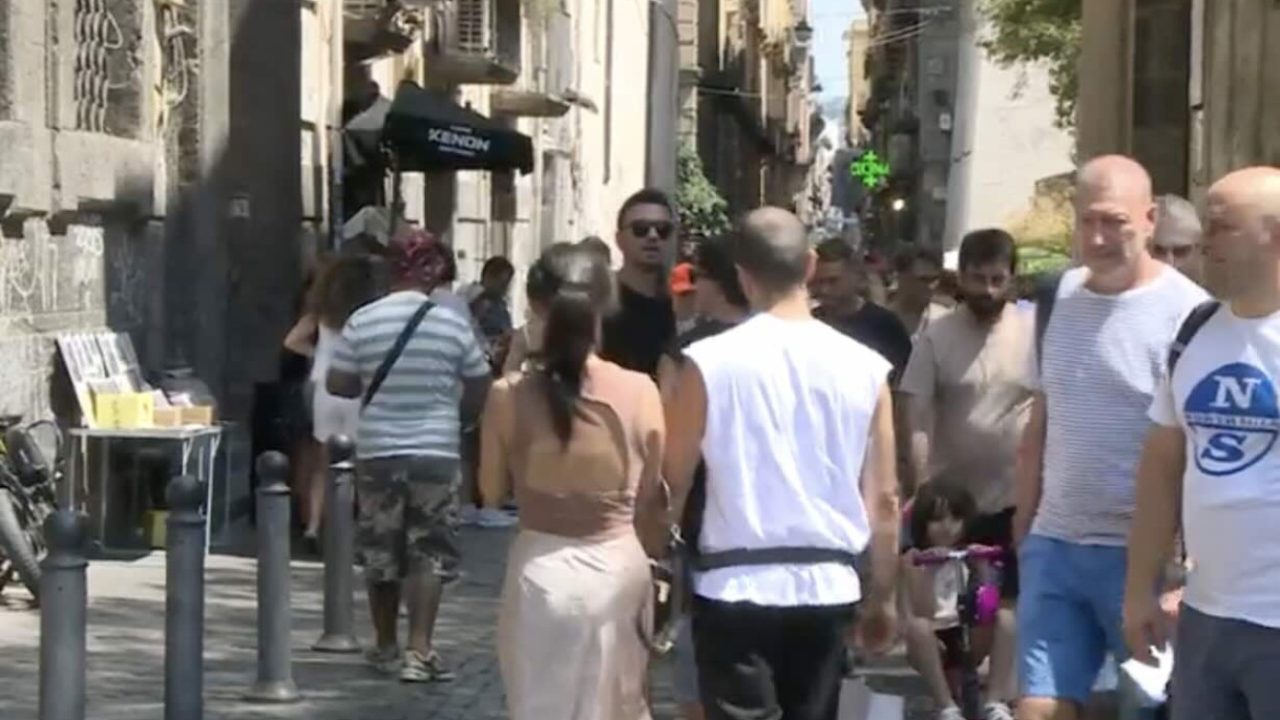 Napoli in festa: oltre mezzo milione di turisti per un Ferragosto che promette 150 milioni di euro di indotto economicox