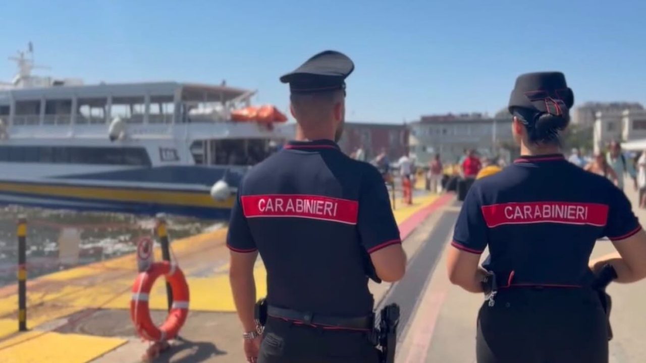 Festa di Ferragosto sotto sorveglianza: i Carabinieri intensificano i controlli da Napoli a Capri per garantire sicurezza e prevenzione reati.