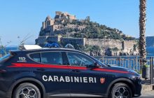 Controlli serrati di Ferragosto ad Ischia e Procida: 7 denunce e centinaia di identificazioni per garantire la sicurezza turistica.