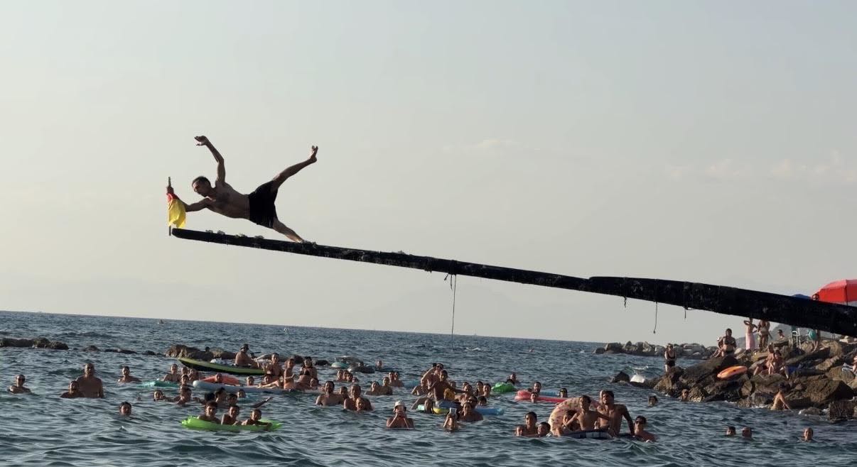 Francesco Federico conquista ancora il palio de “La Stuzza” a Castellabate: celebrazione di tradizione e comunità sul Lungomare Perrotti