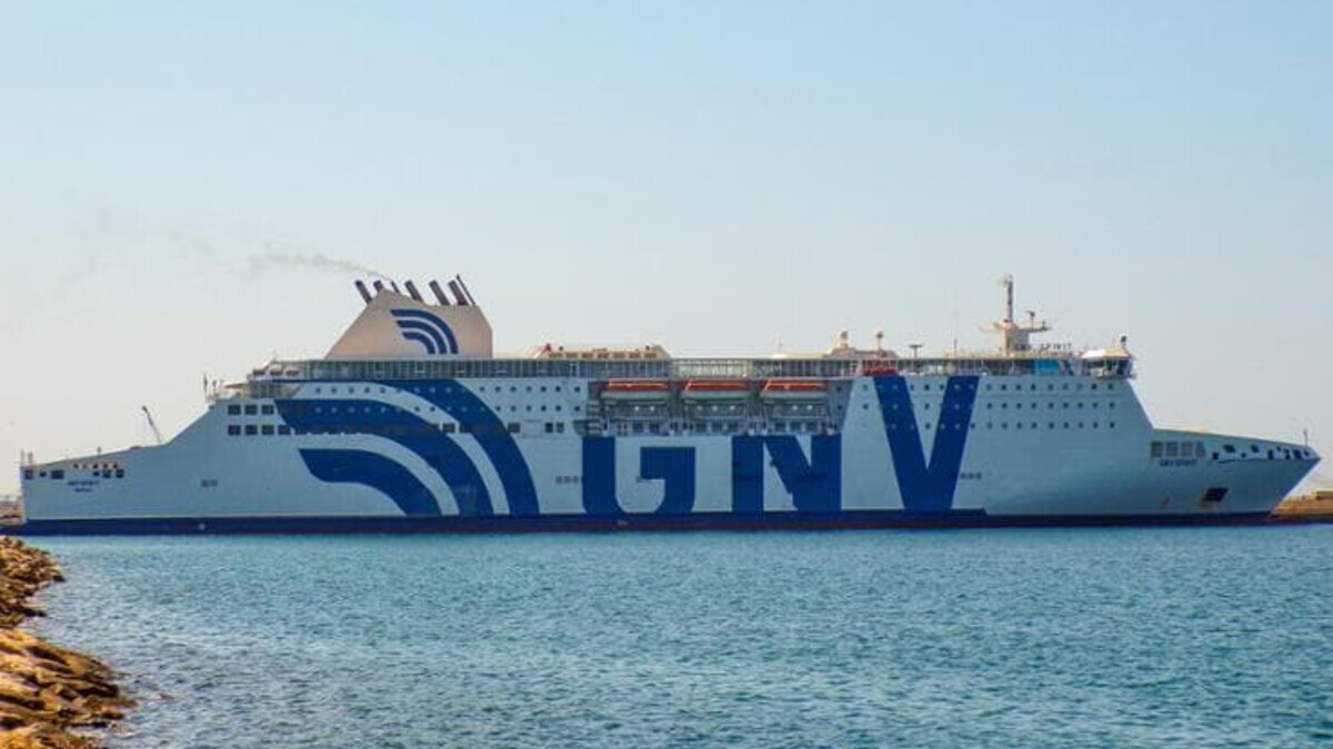 GNV Spirit si ferma al largo di Napoli: 141 passeggeri a bordo, soccorsi e ripercussioni sui collegamenti