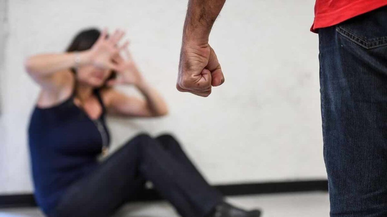 Violenza domestica a Gragnano: un 30enne in arresto per aver aggredito madre e nonna con una scopa