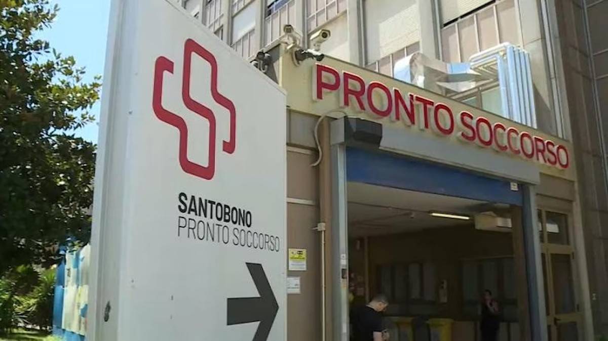 Tragedia al centro sportivo di Campobasso: bambino di 8 anni gravemente ferito da armadietto in piscina
