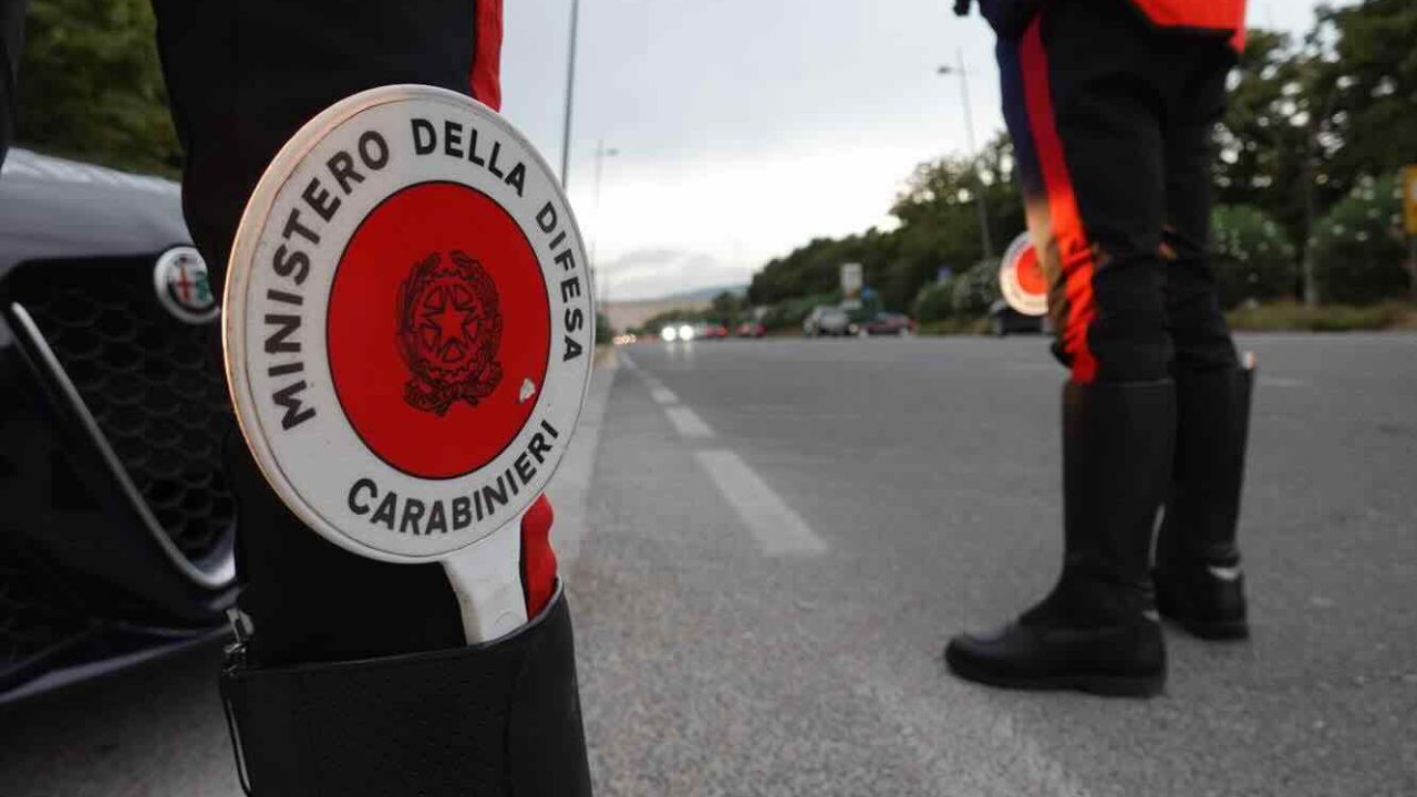 Pozzuoli, inseguimento ad alta velocità: fermati due spacciatori in fuga