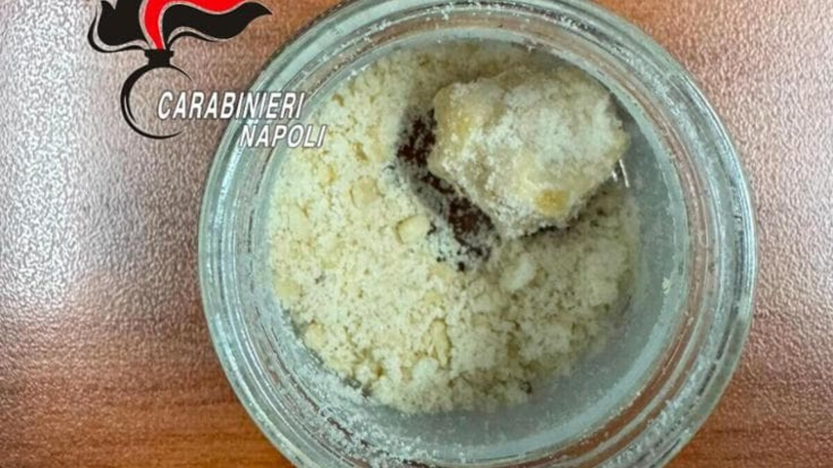 Hashish «bianco» a Pozzuoli: quattro arresti e l’allarme che interroga Napoli