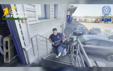 Maxi sequestro al porto di Livorno: 65 kg di cocaina nascosti in un container di banane dall’Ecuador. Valore stimato: 20 milioni di euro. #cronaca #livorno #sequestro #guardiadifinanza