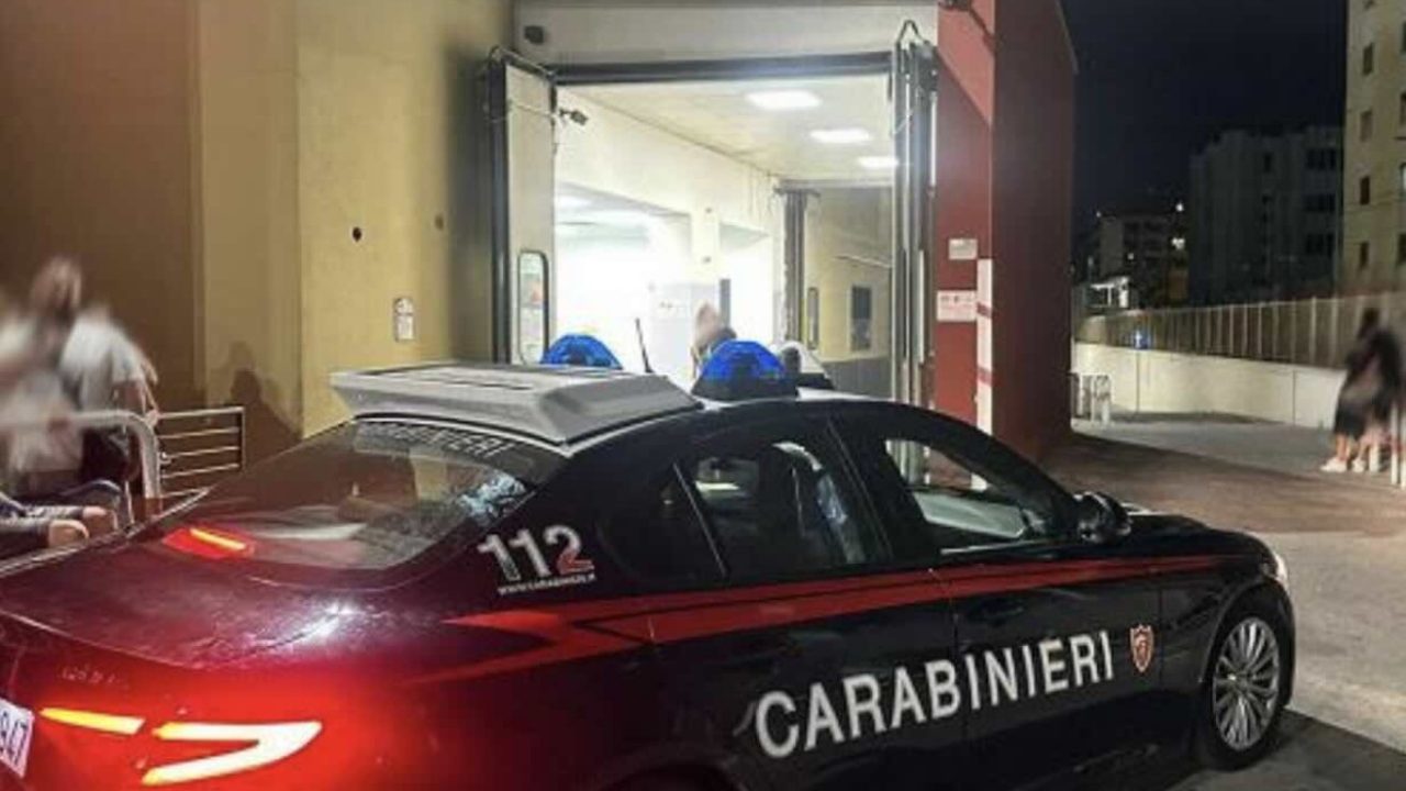 Traffico bloccato dalla tempesta, i Carabinieri scortano una donna in travaglio: nasce un bimbo di 4,2 kg in ospedalex