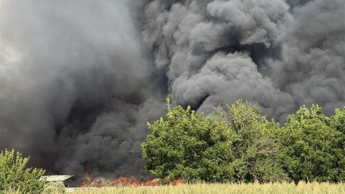 Incendio ad Airola, il Comune ordina l’evacuazione: «Via dalle abitazioni»