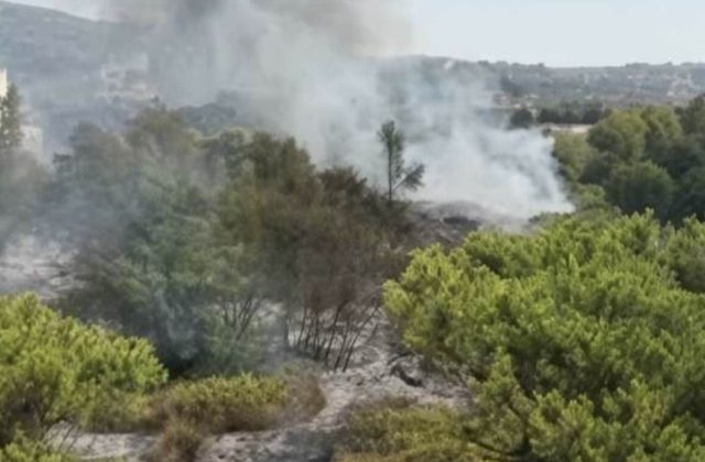 Fiamme nel Rione Traiano: chiusura di emergenza per il Parco Costantino a Napoli