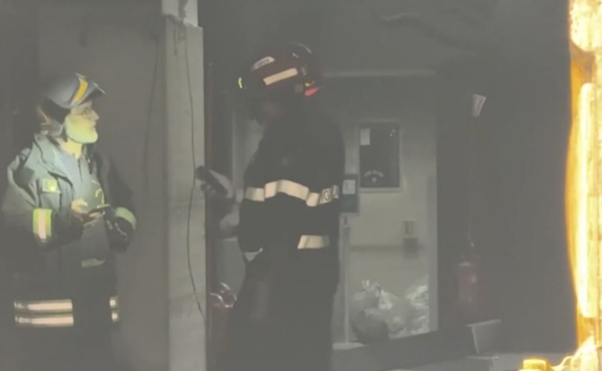 Fumo al Consiglio comunale di Napoli: incendio causato dalle alte temperature, ma nessun ferito