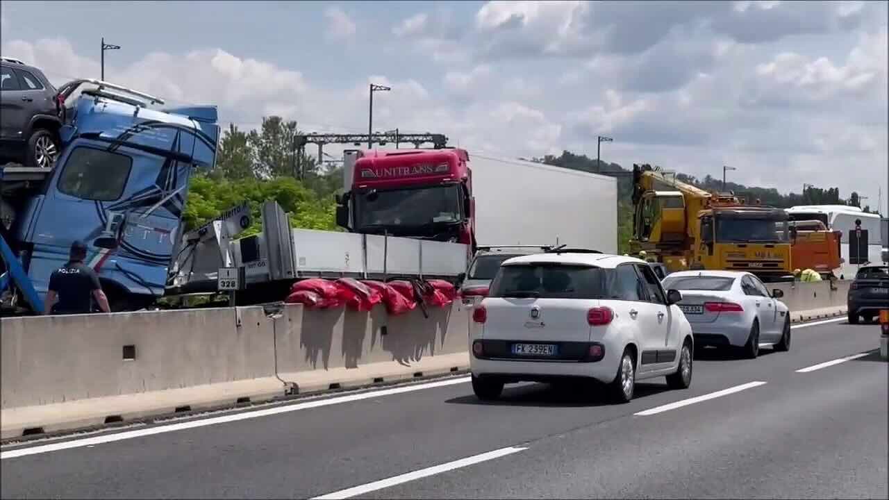 Caos sulla A1: incidente con camion e 5 auto provoca 7 Km di coda verso Napoli