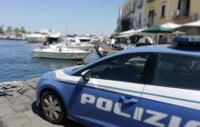 Ischia, violenza in famiglia: uomo arrestato dopo aver accoltellato il figlio per difendere la moglie
