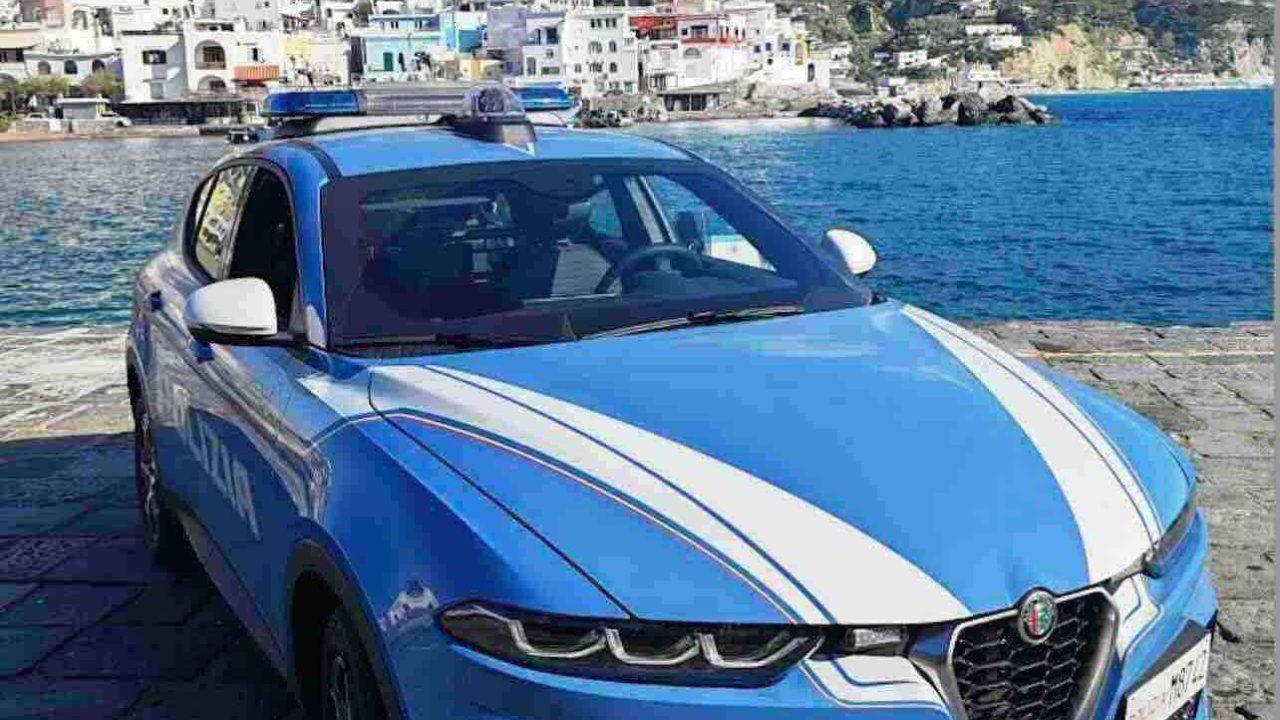 Ischia, potenziati i controlli della Polizia: focus su minorenni e irregolarità commerciali dopo episodi recenti