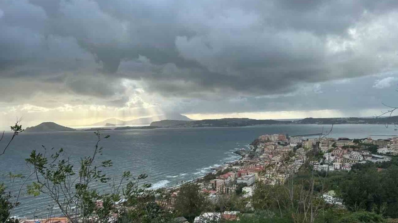 Tempeste in arrivo dopo settimane di caldo: l’Italia si prepara a condizioni meteorologiche instabili e a un calo delle temperature