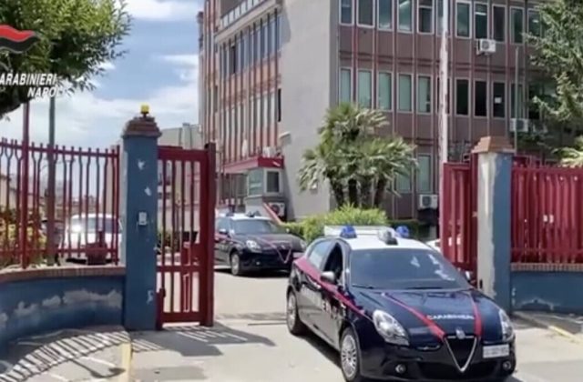 Kit di droga nascosto tra i gioielli: arrestato un 33enne a Napoli