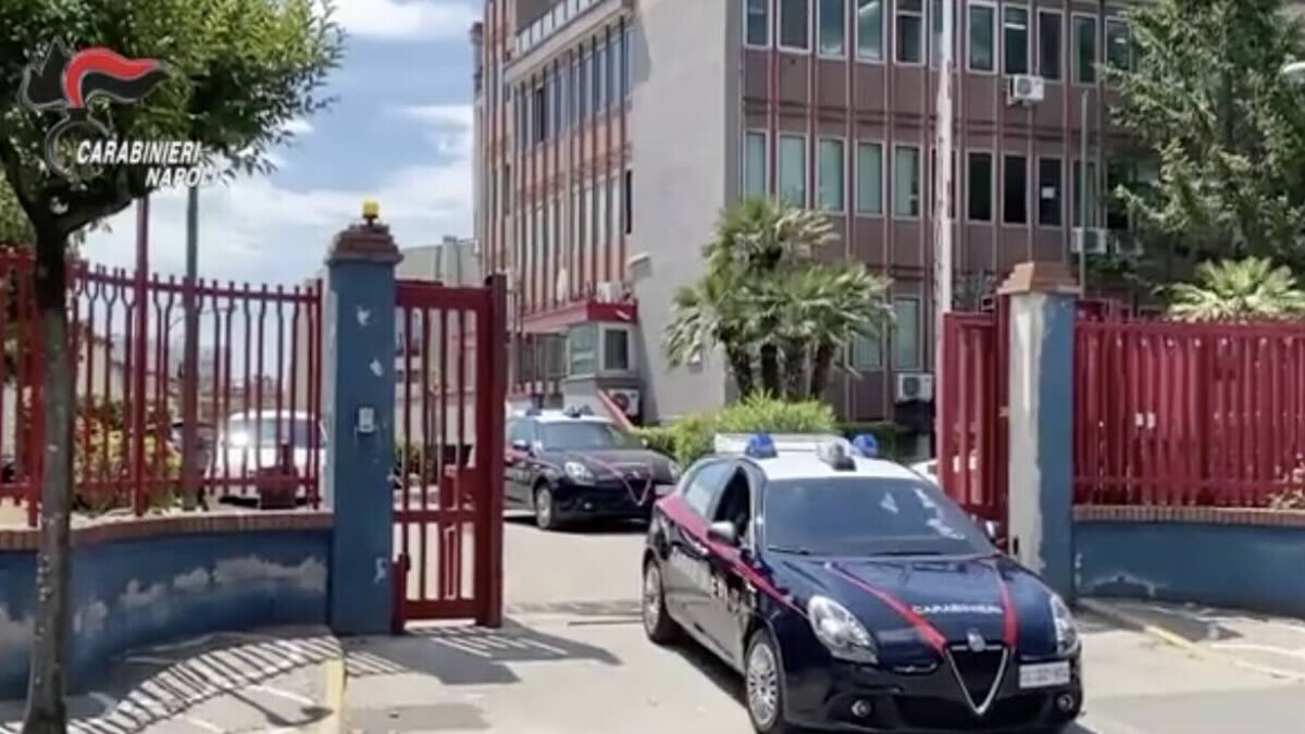 Kit di droga nascosto tra i gioielli: arrestato un 33enne a Napoli