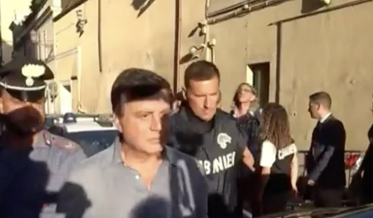 Lavitola si dichiara pentito: «Ho rovinato la vita a chi consideravo famiglia»x