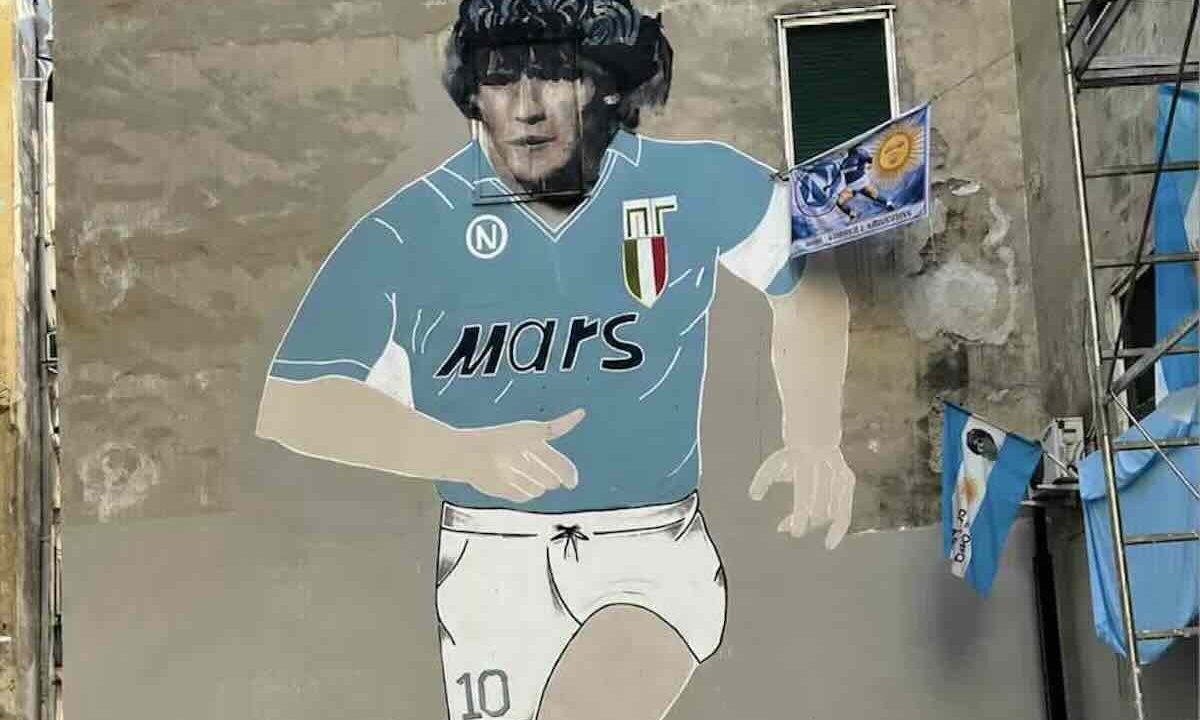 Maradona resta al centro: la nuova vita della piazza “La Bodega de Dios” tra riqualificazione e dibattito sul murale
