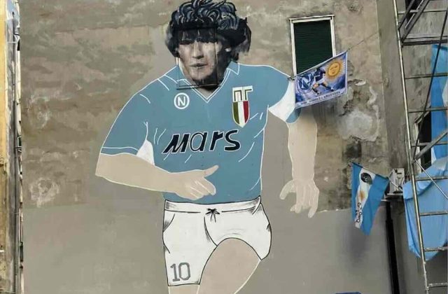 Maradona resta al centro: la nuova vita della piazza “La Bodega de Dios” tra riqualificazione e dibattito sul murale