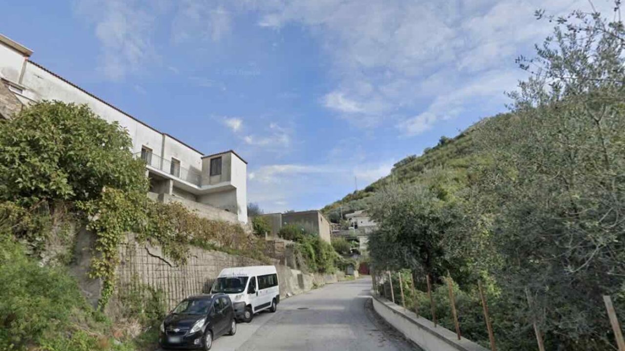 Tentato furto a Lettere, arrestata coppia sorpresa mentre scavalca recinzione