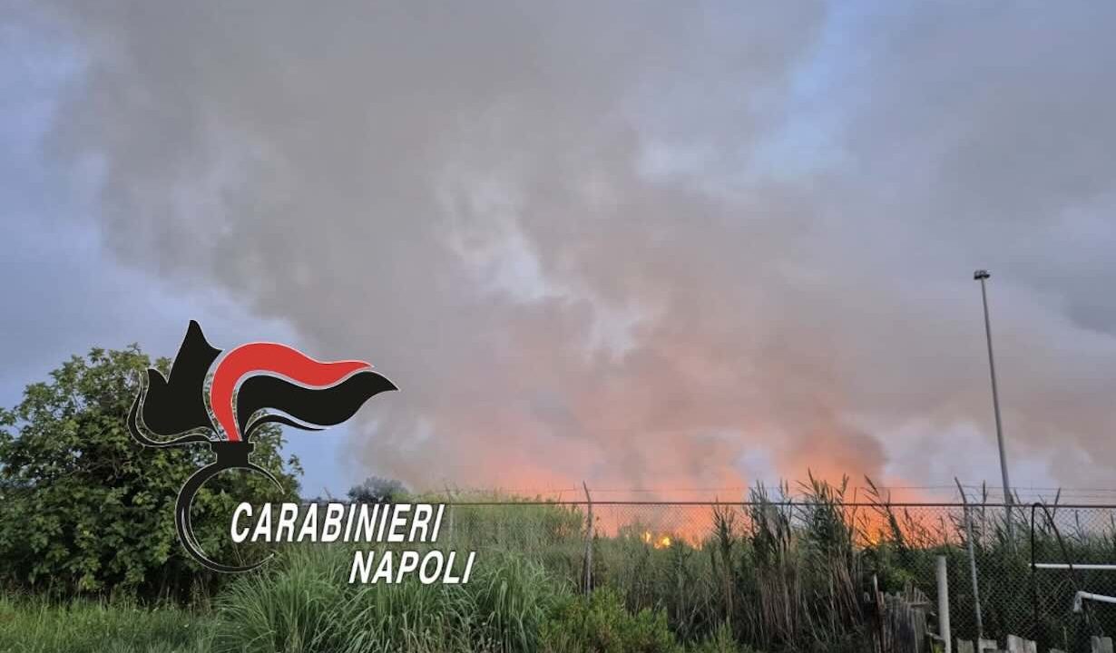 Licola, incendio devastante all’ex base Nato: un uomo in manette per le fiamme che hanno seminato paura