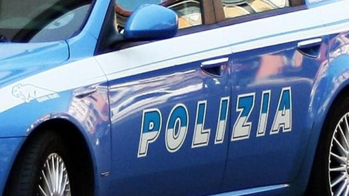 Lungomare, centauro investe un agente al posto di blocco: arrestato