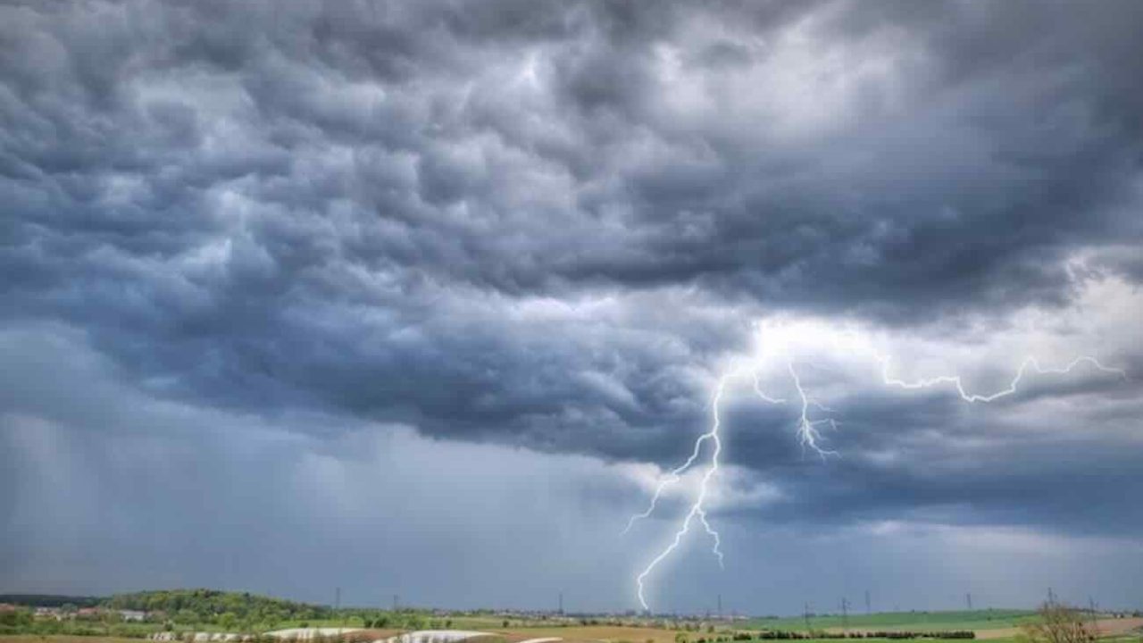 Campania: proroga fino a domani dell’allerta gialla, attesi temporali e forti venti nelle zone a rischio