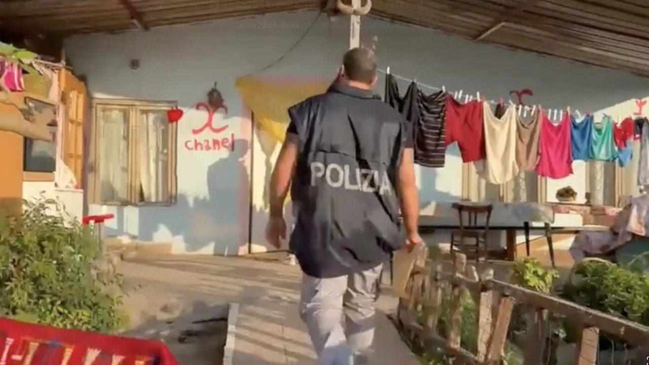 Furti di energia a Casoria: maxi blitz della polizia mobilita 100 agenti per un quartiere più sicuro